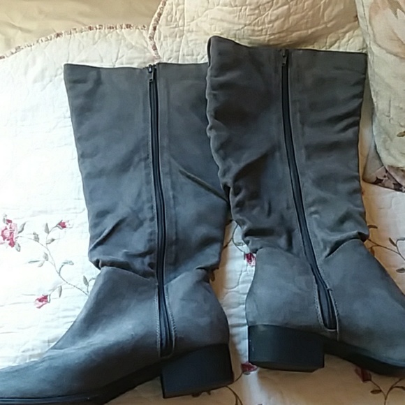 🍃Vegan suede gray boots🍃 - Picture 2 of 4